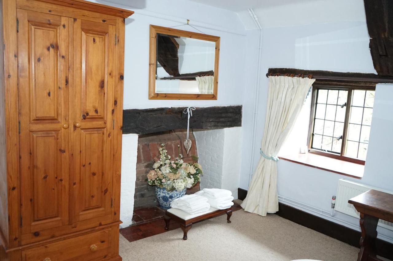Character 2 Double Bedroom Cottage In Shaftesbury Exterior foto