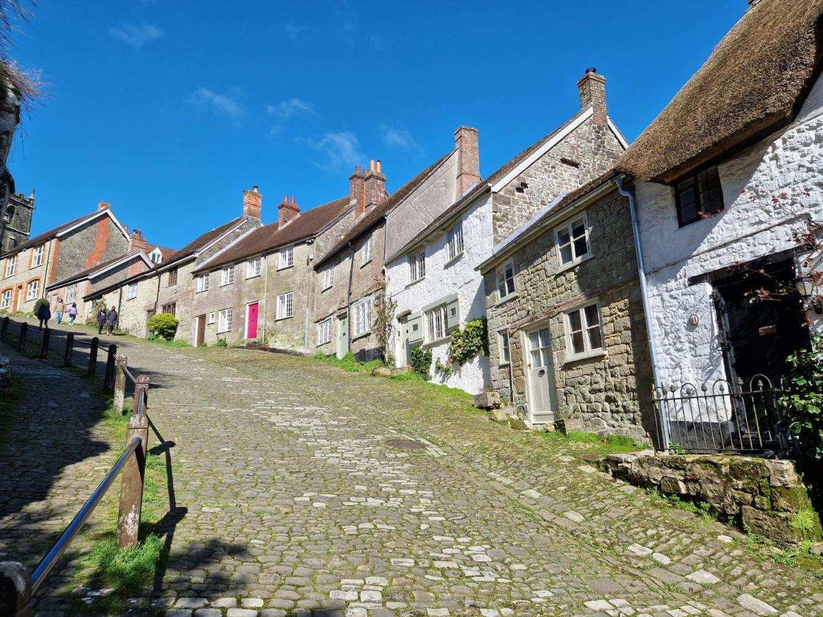 Character 2 Double Bedroom Cottage In Shaftesbury Exterior foto